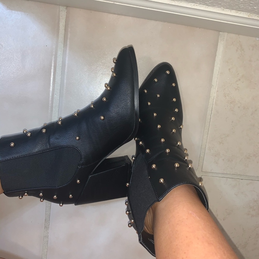 beaded healed booties🌸